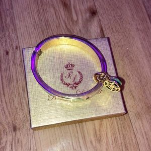 Gold bracelet with variety’s of greens and blues around the outside.